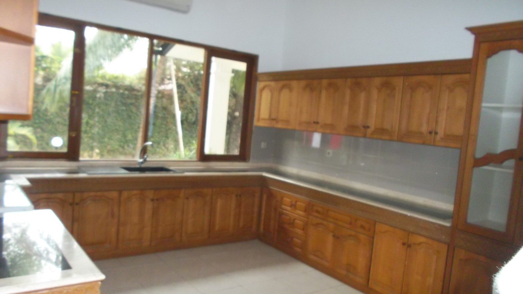 beautiful house in the prime area of Kemang