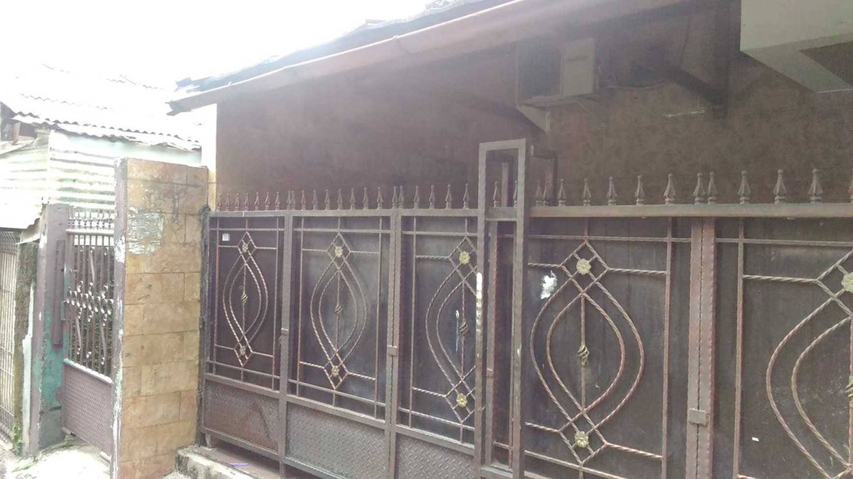 Beautiful and comfort house at Kemang, South Jakarta, a great place for a family to stay, is ready to rent