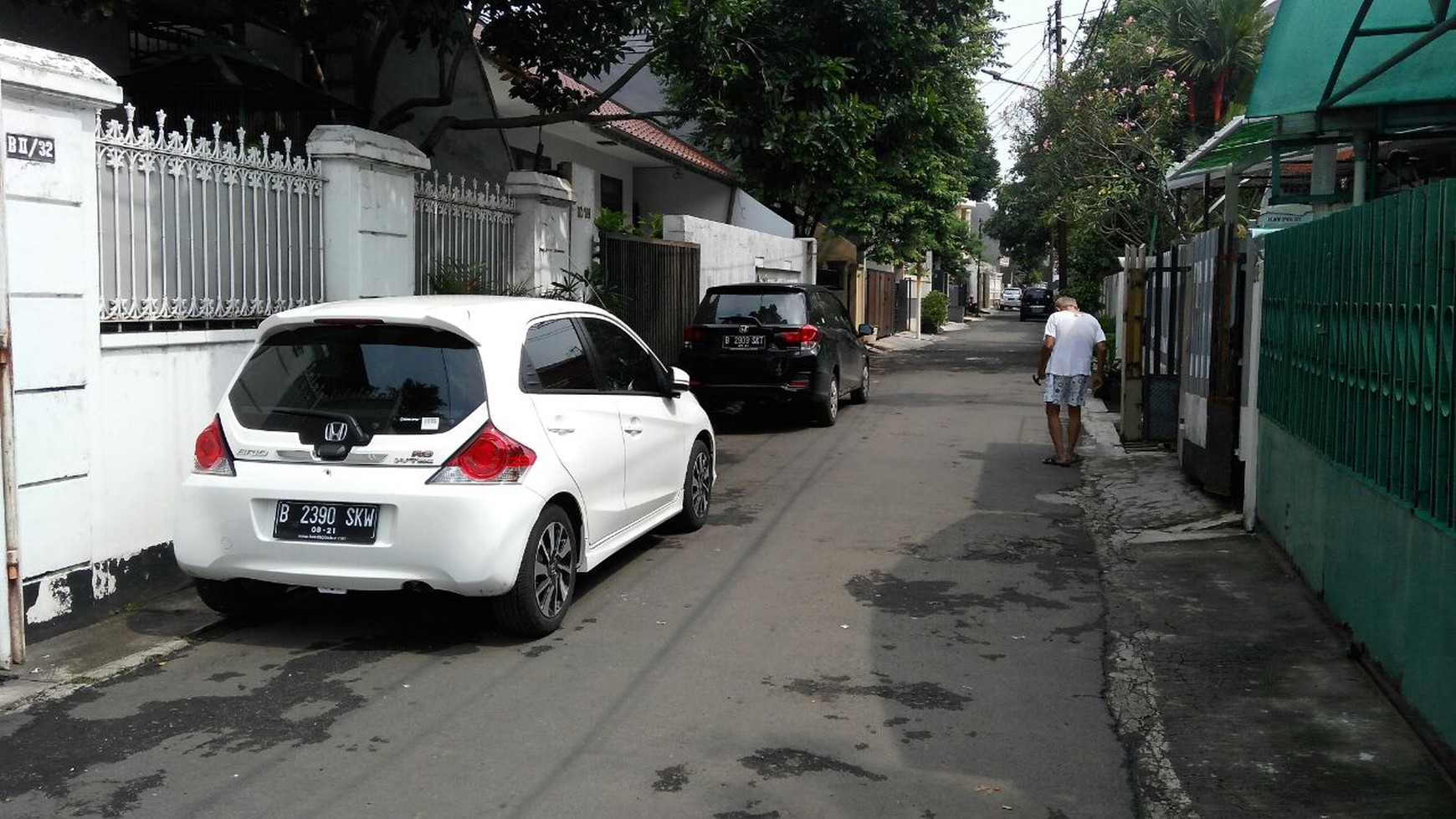Rumah Lama Terawat Dimensi 15 x 12 meter