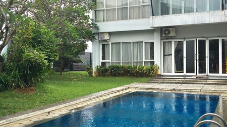 MINIMALIST DENGAN 6 KAMAR TIDUR, KOLAM RENANG DAN TAMAN PRIBADI