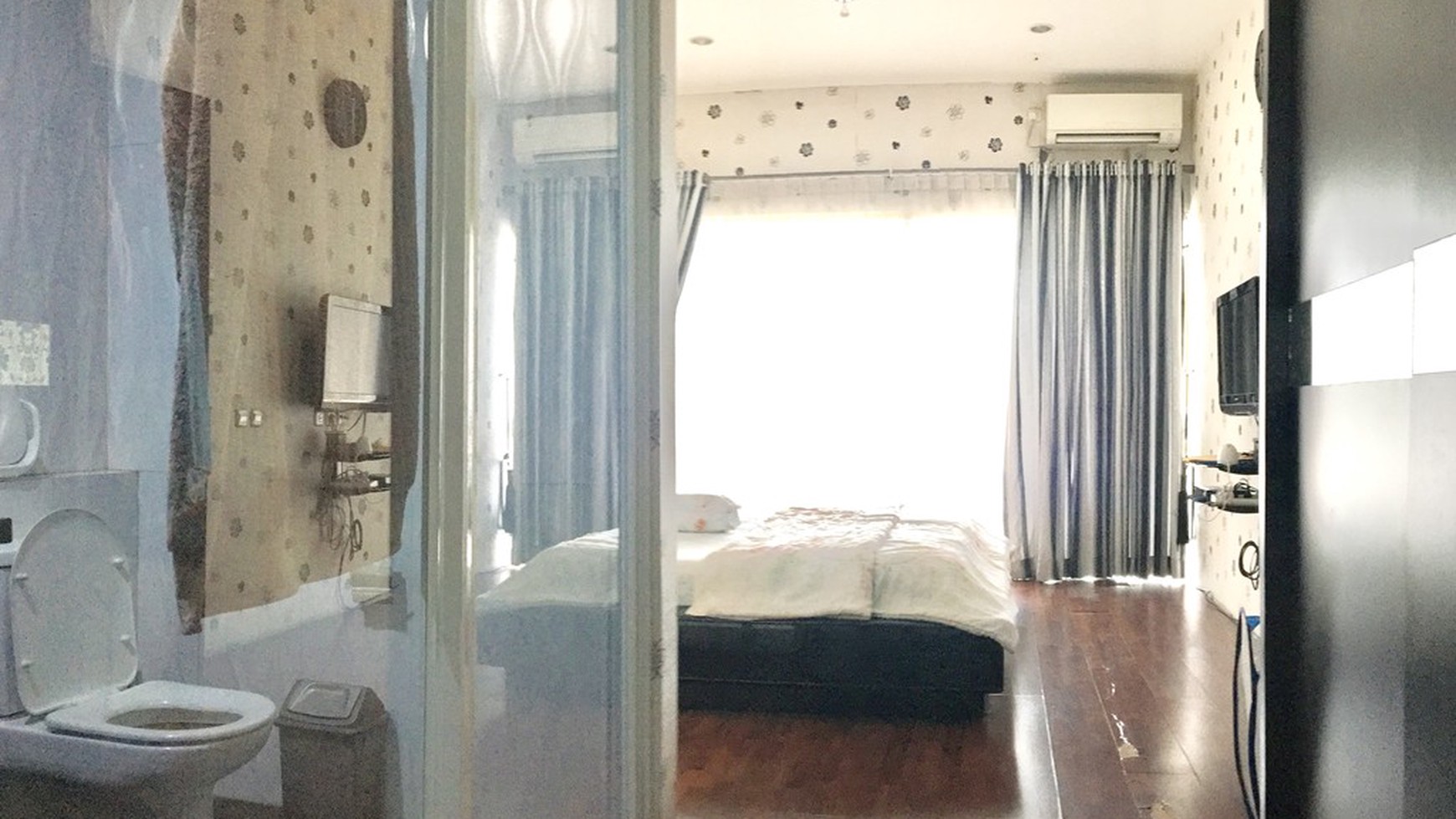MINIMALIST DENGAN 6 KAMAR TIDUR, KOLAM RENANG DAN TAMAN PRIBADI