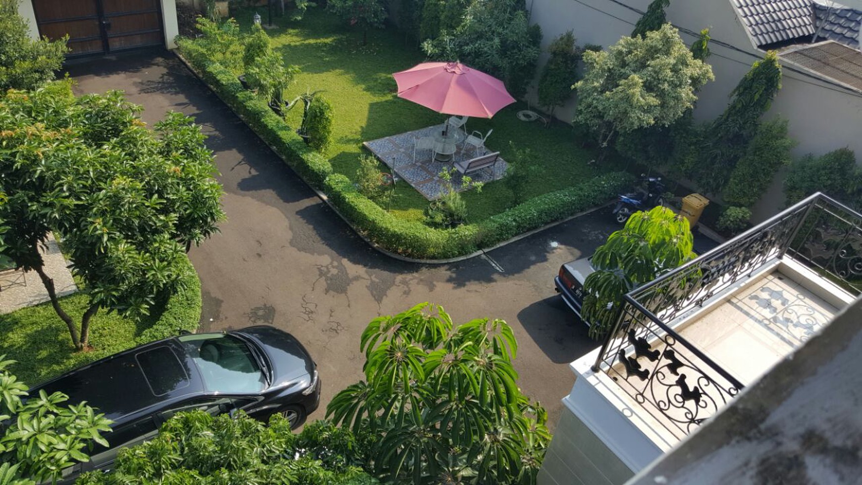 RUMAH MEWAH LUAS DENGAN SUASANA ALAM YANG INDAH DAN MENARIK DI AREA GINTUNG