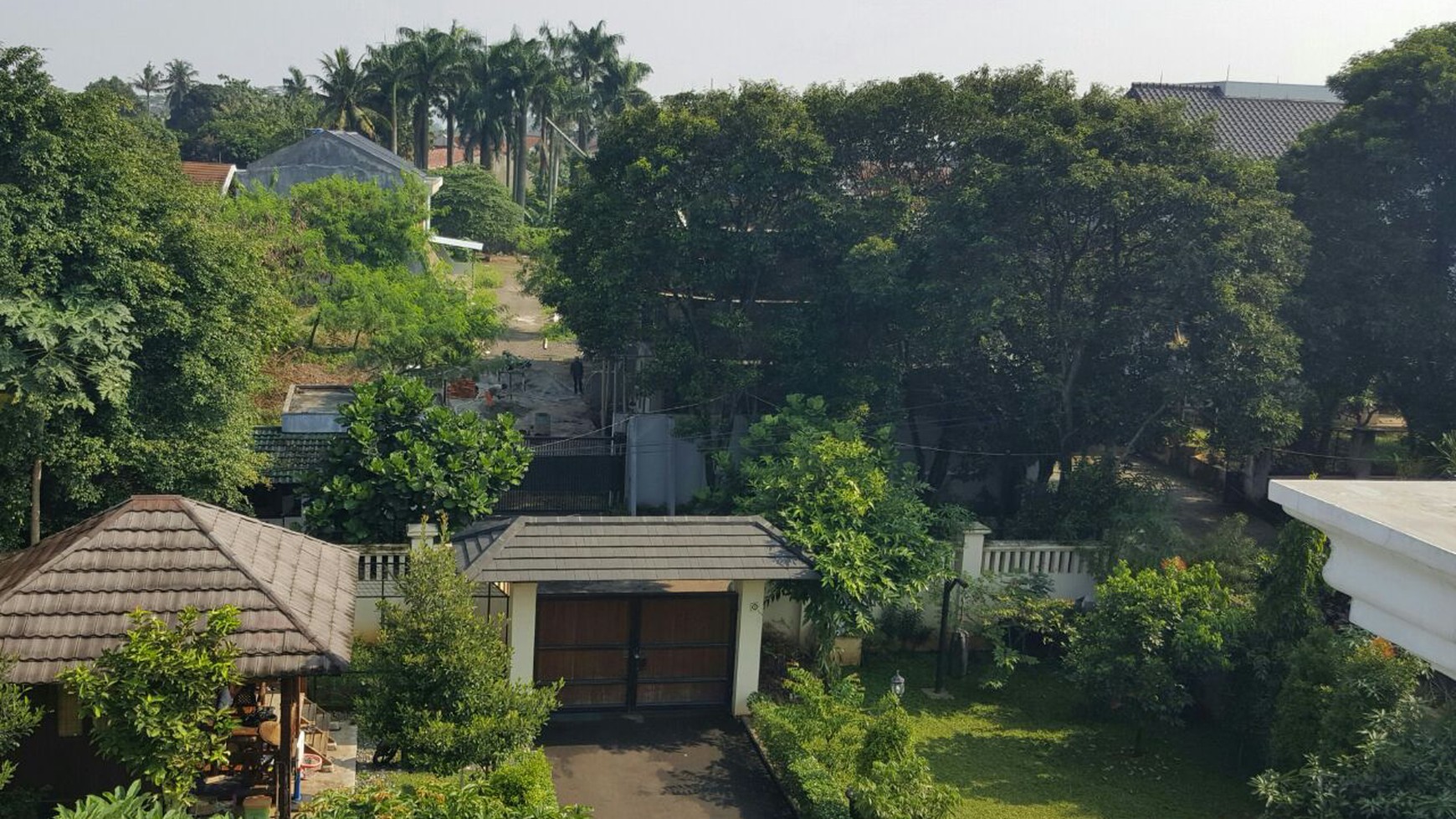 RUMAH MEWAH LUAS DENGAN SUASANA ALAM YANG INDAH DAN MENARIK DI AREA GINTUNG