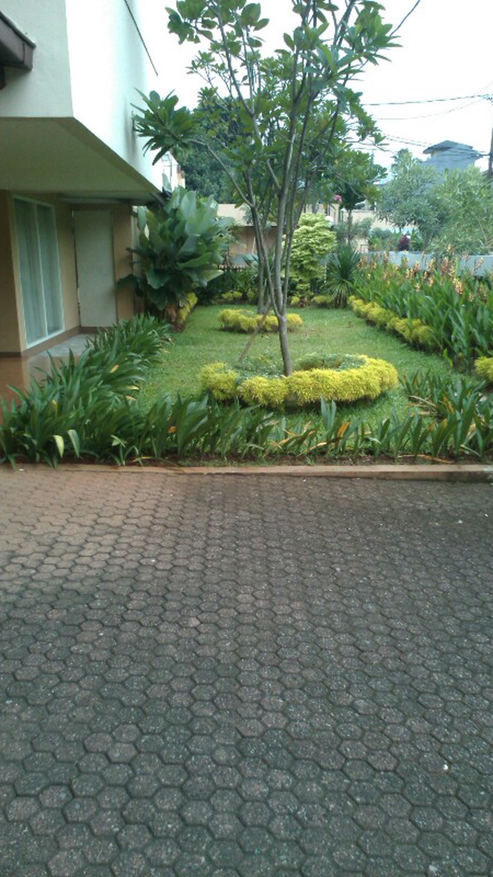 quiet townhouse at kemang