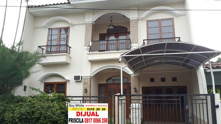 Rumah English Classic  5 Kamar Tidur, dekat taman