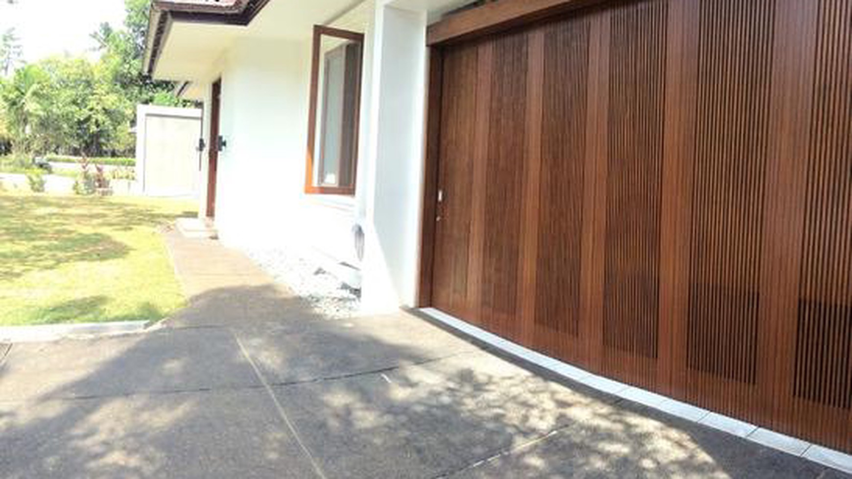 beautiful town house in the prime area of Kemang