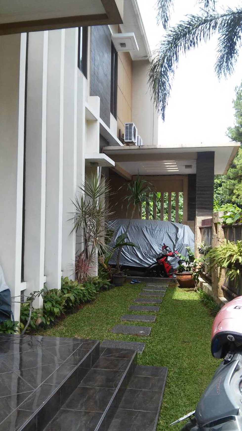 Rumah cantik di Graha Cinere, lokasi dekat akses tol Desari dan Cijago.