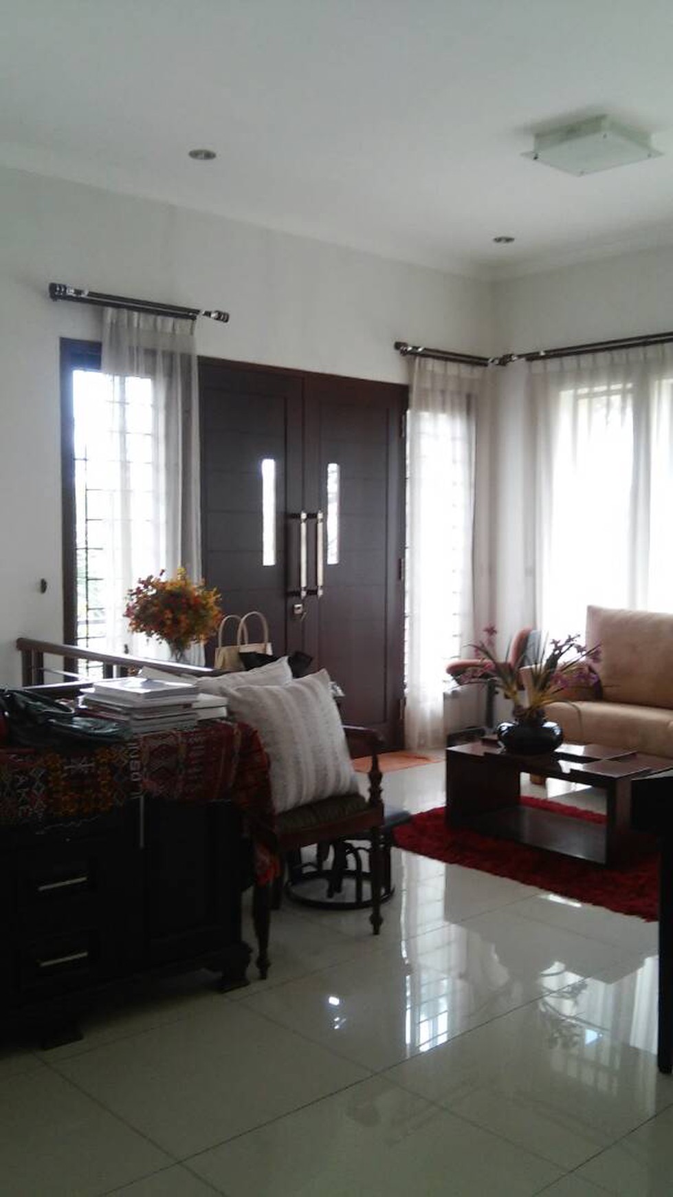 Rumah cantik di Graha Cinere, lokasi dekat akses tol Desari dan Cijago.