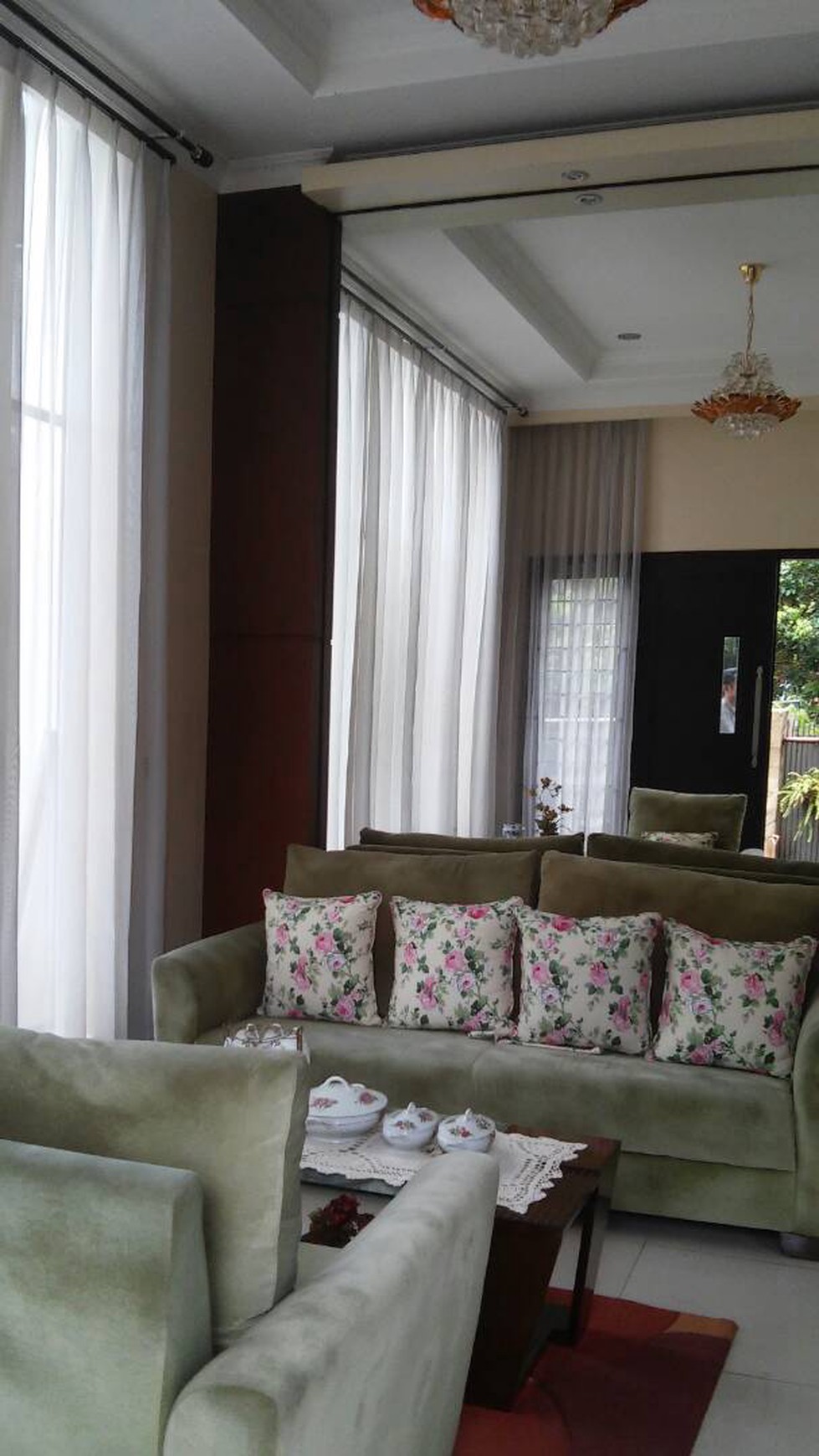 Rumah cantik di Graha Cinere, lokasi dekat akses tol Desari dan Cijago.