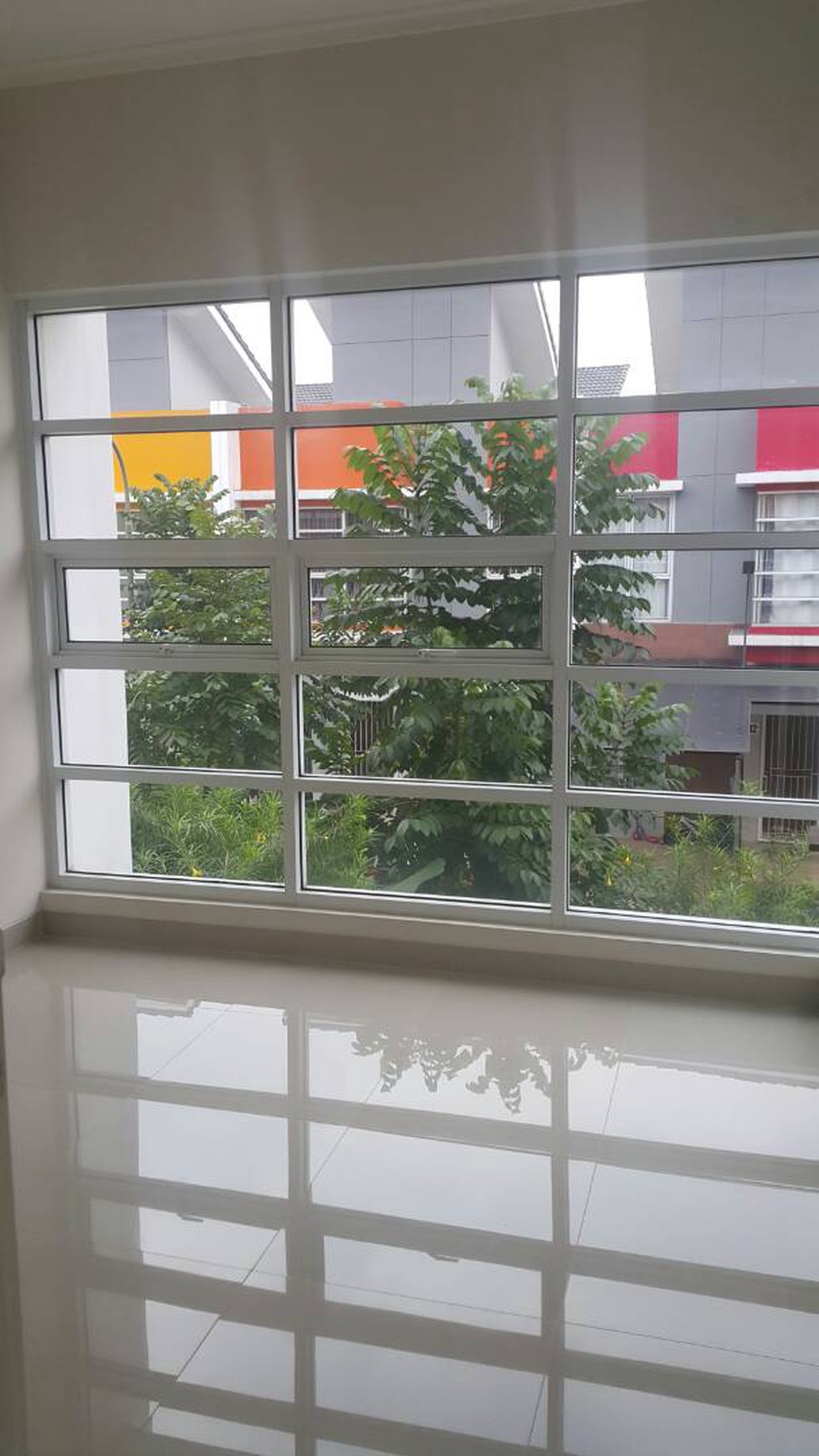Dijual HARGA MIRING, Rumah keluarga muda di daerah CBD BSD - Milano Village