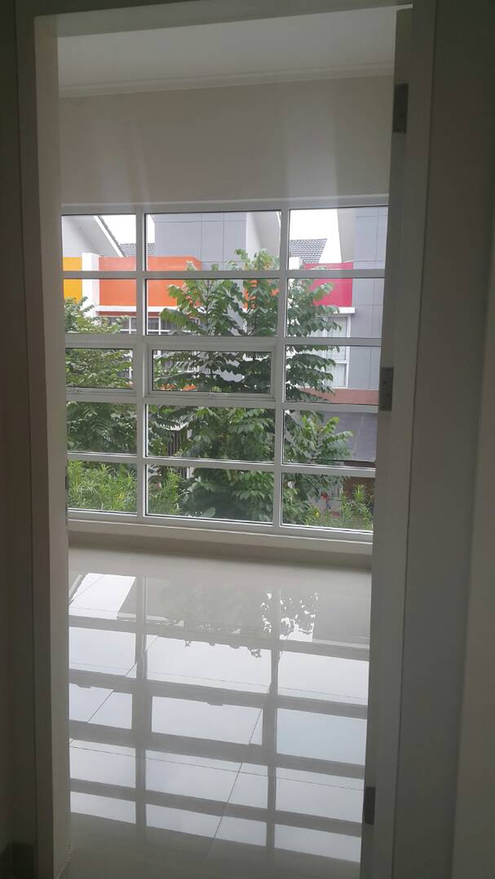 Dijual HARGA MIRING, Rumah keluarga muda di daerah CBD BSD - Milano Village