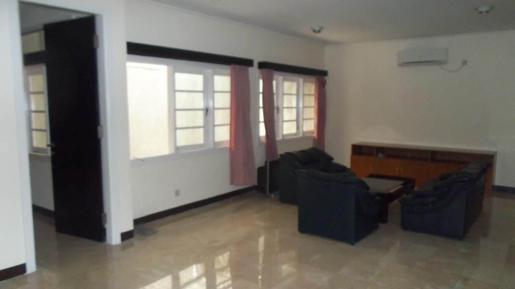 beautiful house in the prime area of Menteng