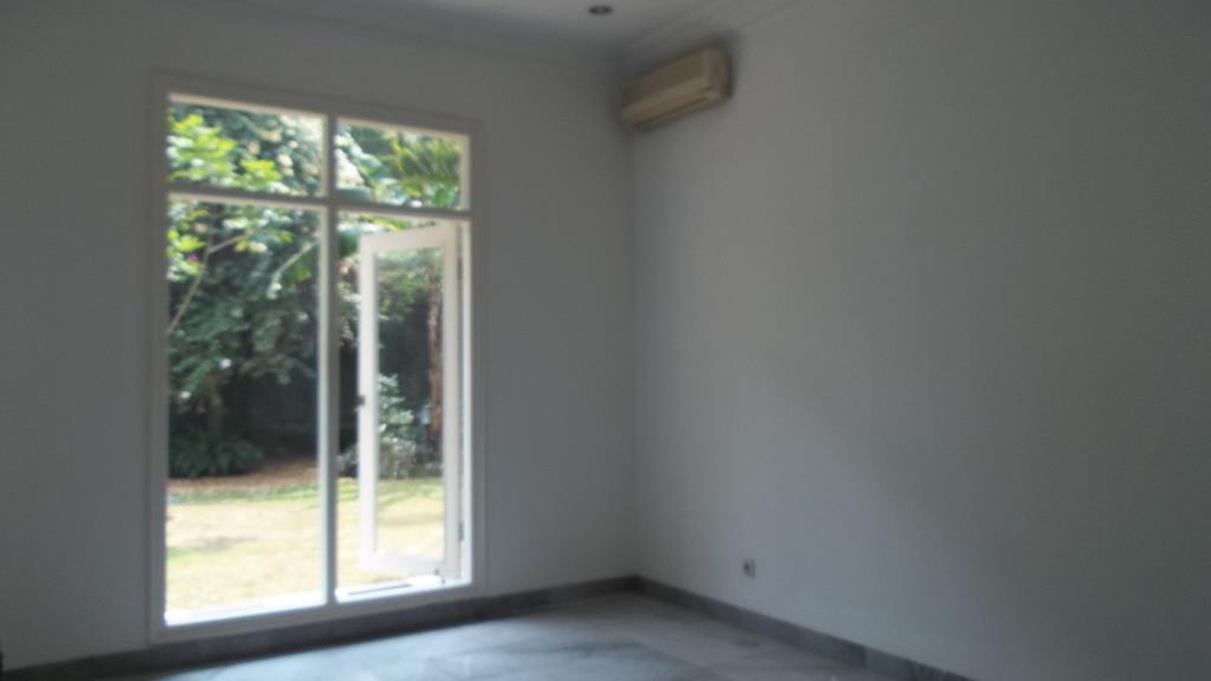 beautiful house in the prime area of Menteng