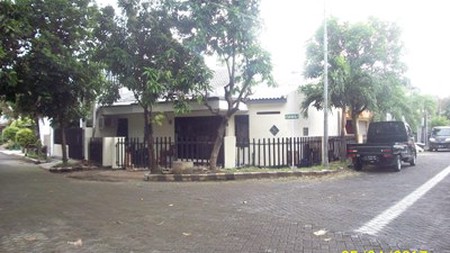 Rumah di Kutisari Indah Selatan, Lokasi bagus, Row Jalan Lebar, Bebas Banjir, Hoek, Siap Huni !!!