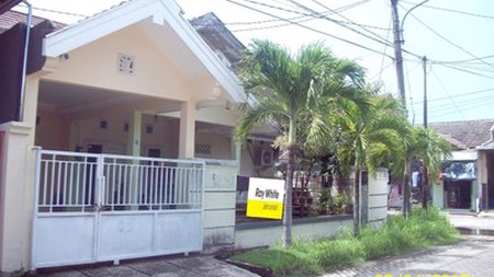 Rumah di Wiguna Selatan, Lokasi bagus, Row Jalan Lebar, Hoek, Siap Huni -D/Y-