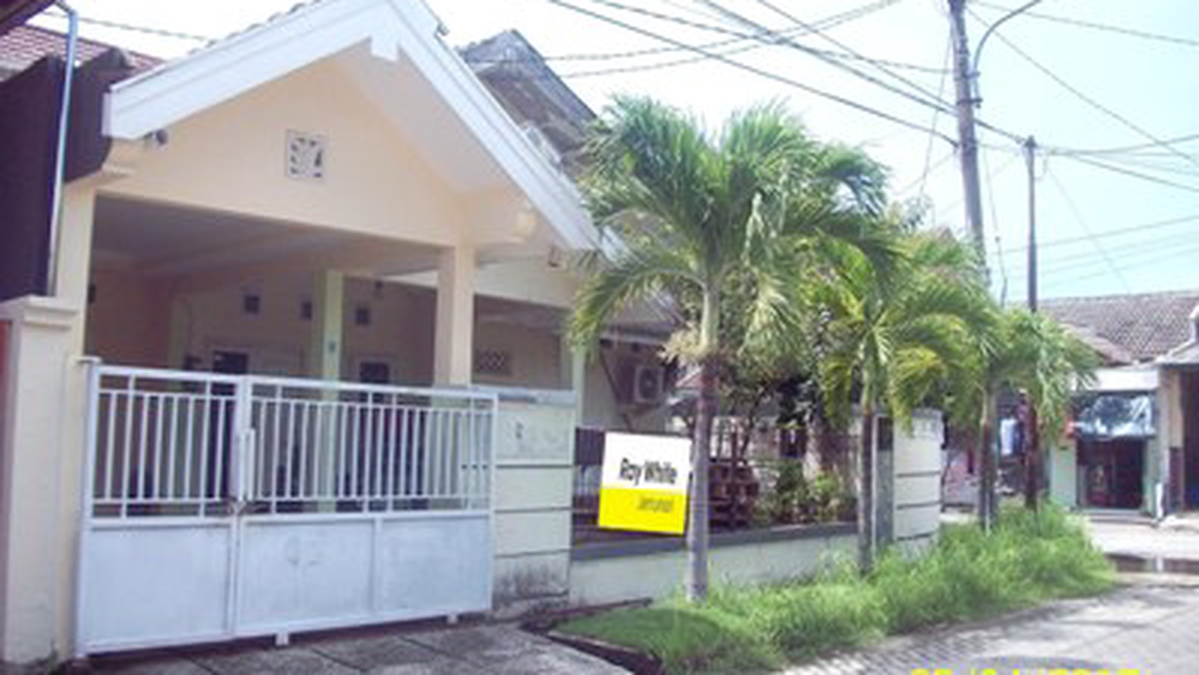 Rumah di Wiguna Selatan, Lokasi bagus, Row Jalan Lebar, Hoek, Siap Huni -D/Y-