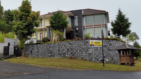 Villa nyaman Mewah dan terawat di Trinity Kampung daun, Lembang