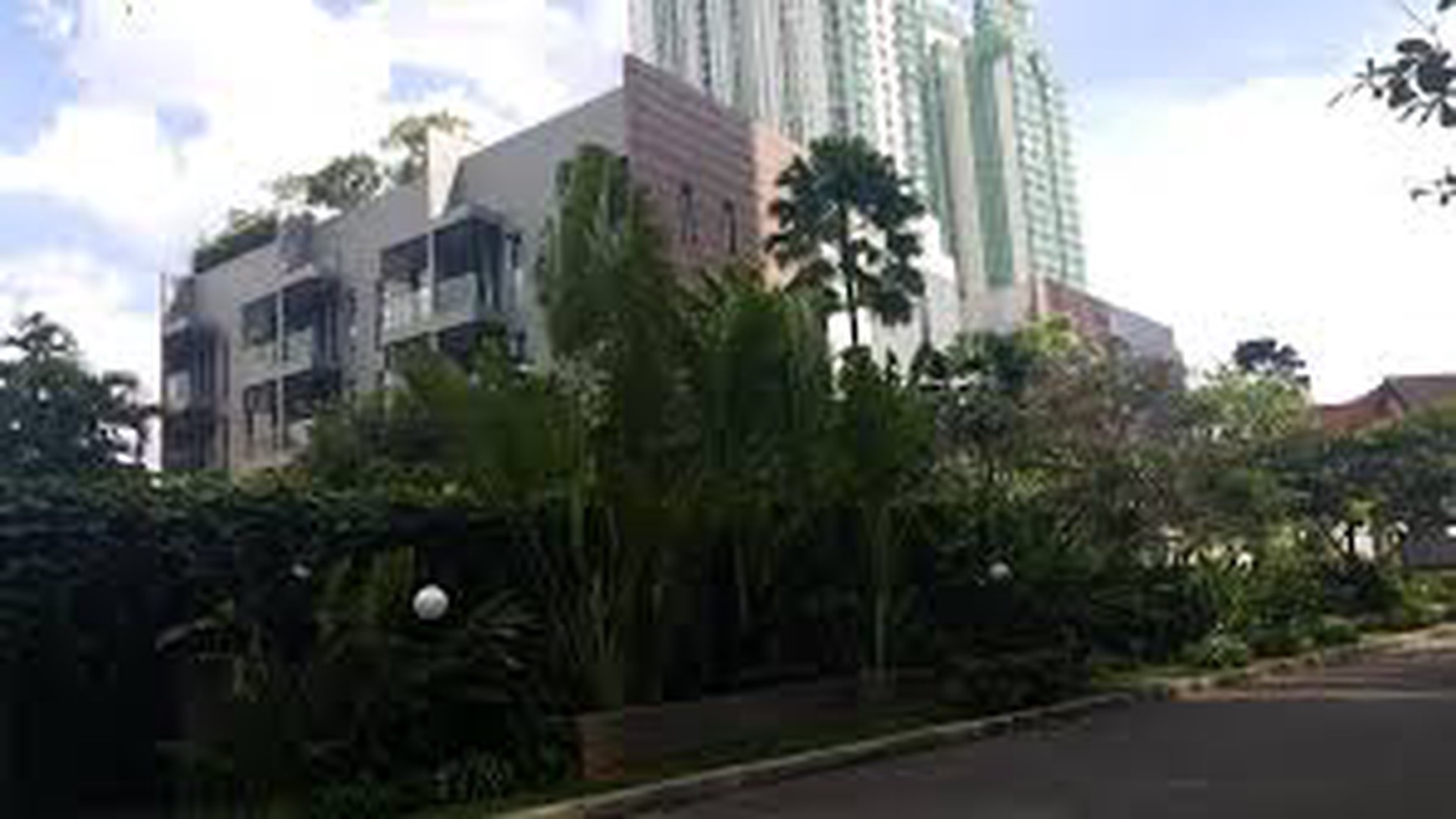 VERY INTERESTING PRICE !!! ... VERY STRATEGIC LOCATION, VERY EXCLUSIVE & VERY PRIVATE IN THE HEART OF SUDIRMAN... !!!