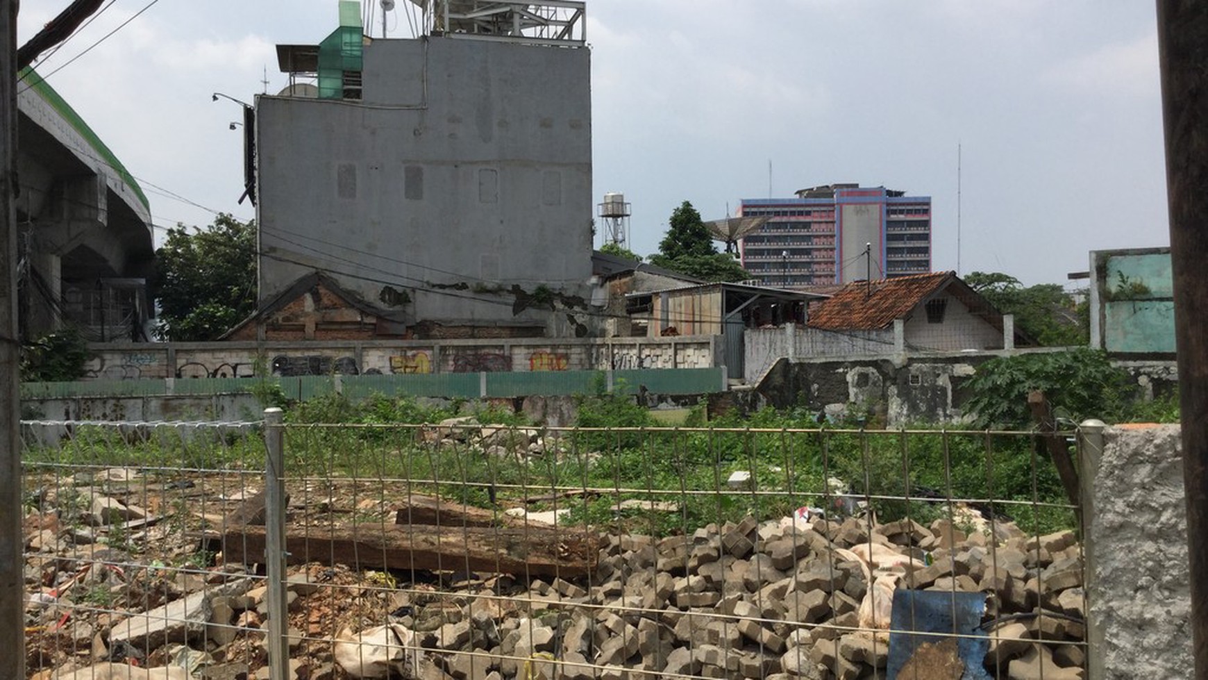 Dijual Tanah Komersial di Woltermonginsidi dan Mini Building Wijaya 1
