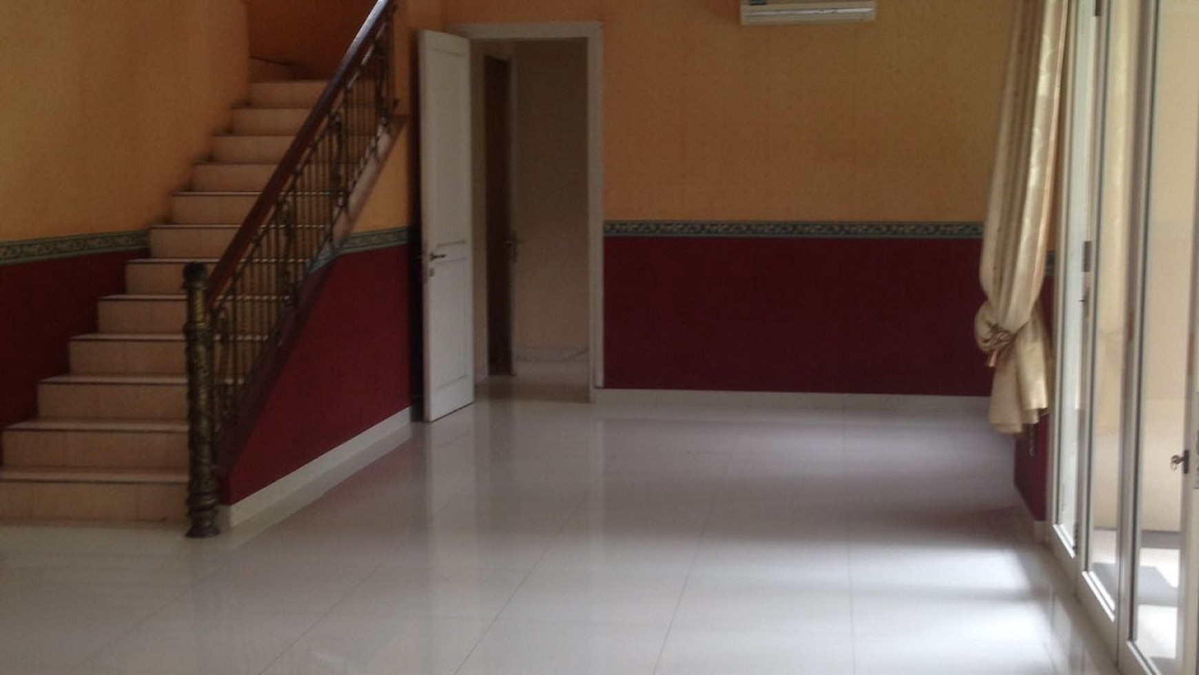 Disewa rumah mewah, ada kolam rengnya, siap huni, strategis dekat Tol Jorr, Cluster Mirrage The Green BSD City