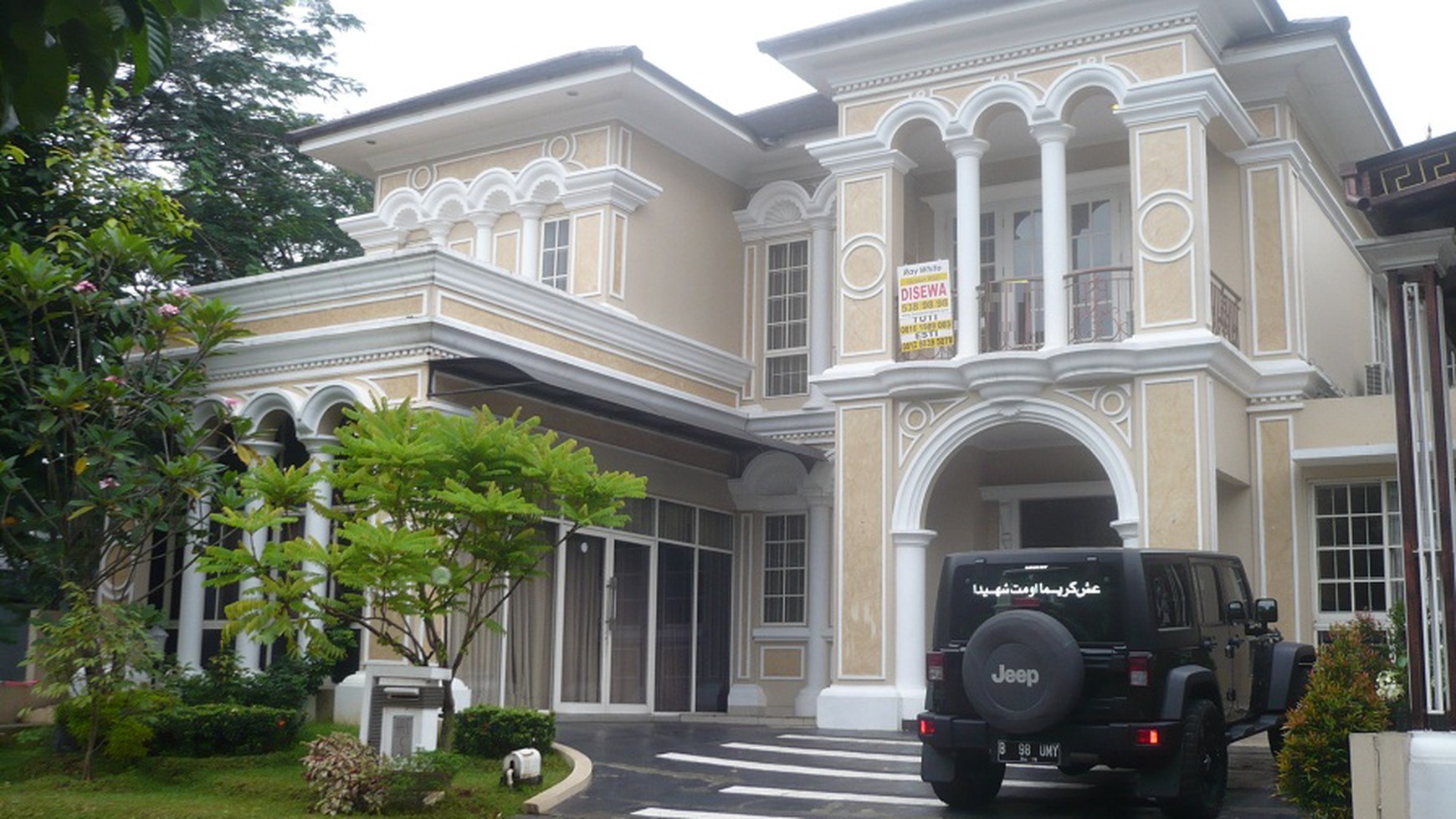 Disewa rumah mewah, ada kolam rengnya, siap huni, strategis dekat Tol Jorr, Cluster Mirrage The Green BSD City