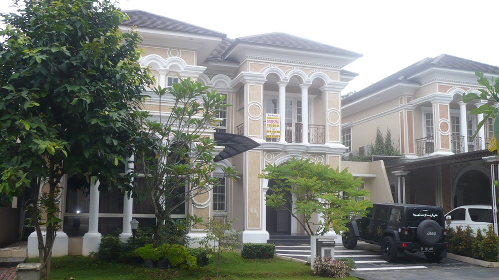 Disewa rumah mewah, ada kolam rengnya, siap huni, strategis dekat Tol Jorr, Cluster Mirrage The Green BSD City