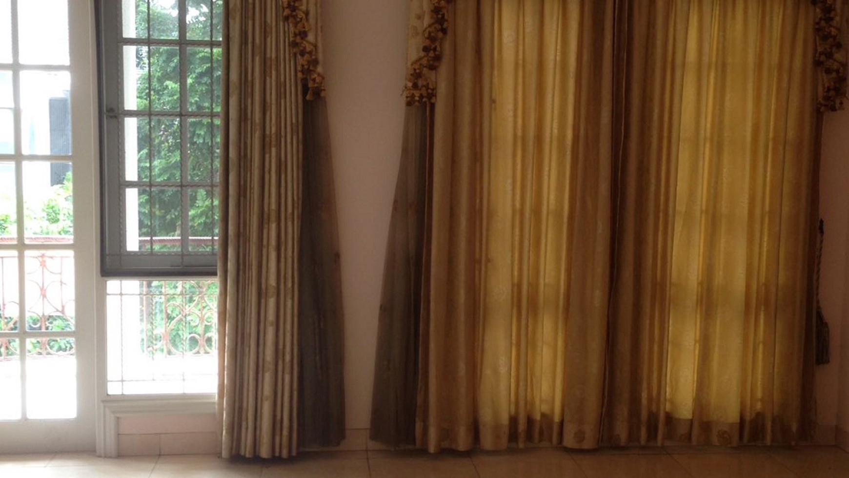 Disewa rumah mewah, ada kolam rengnya, siap huni, strategis dekat Tol Jorr, Cluster Mirrage The Green BSD City