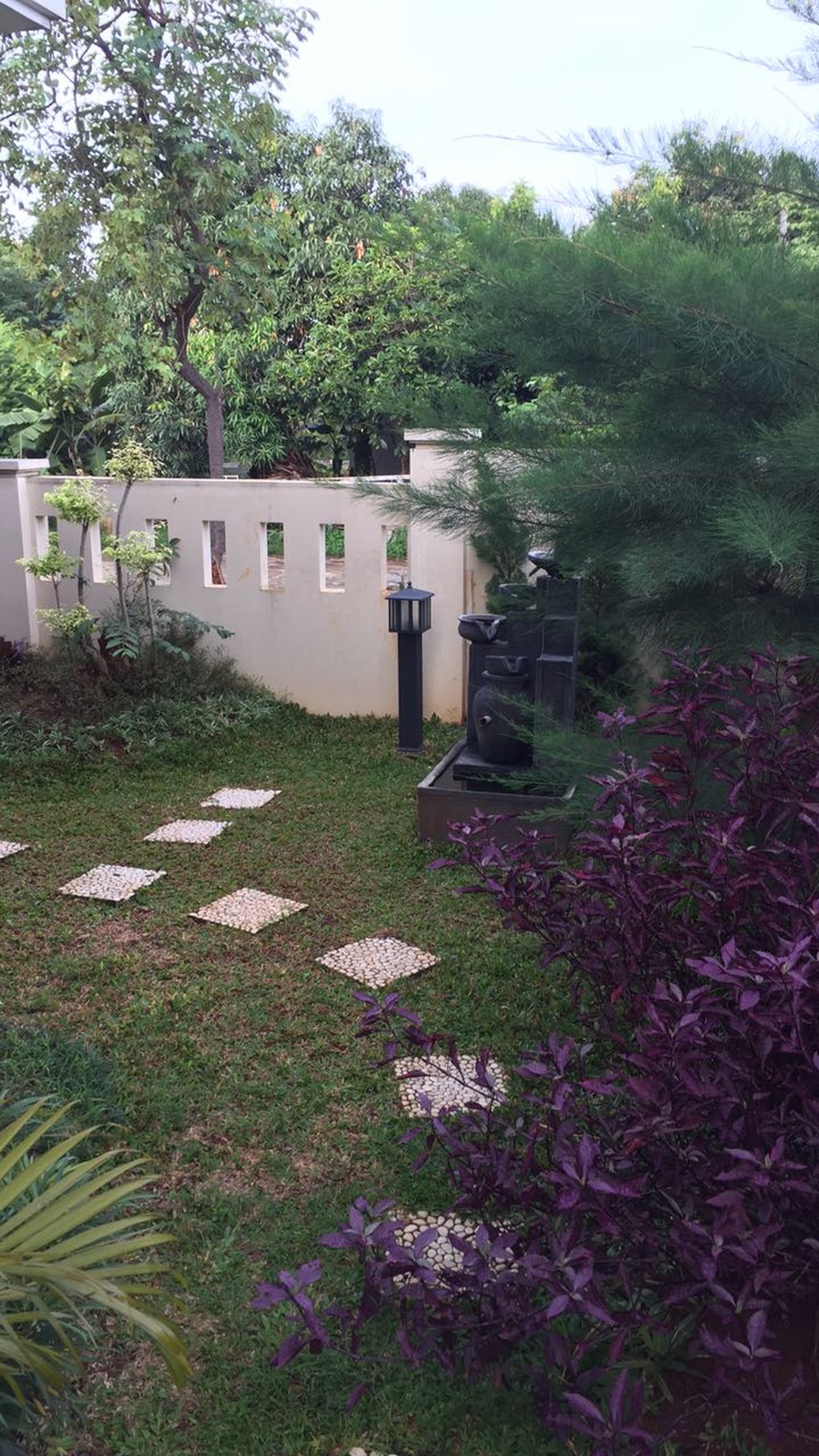 Dijual rumah strategis, areanya sudah ramai, keamanan 24 jam, SHM, Karawaci Kav. Perkebunan.