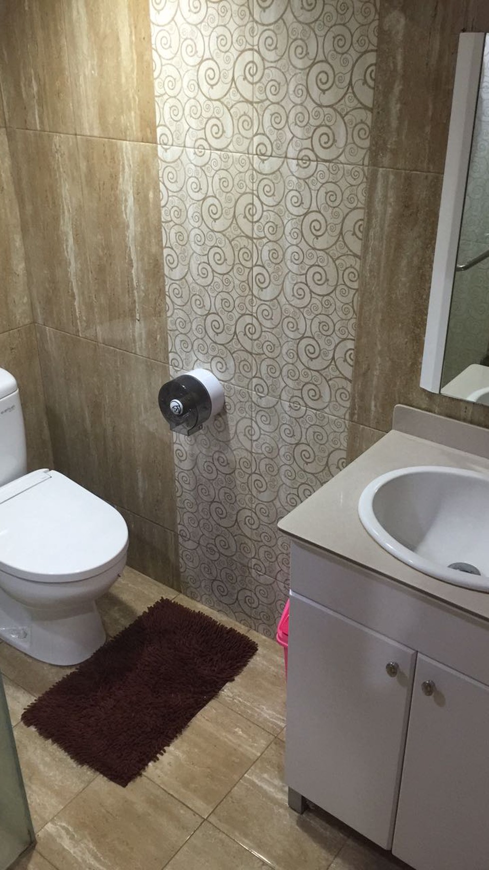 Dijual rumah strategis, areanya sudah ramai, keamanan 24 jam, SHM, Karawaci Kav. Perkebunan.