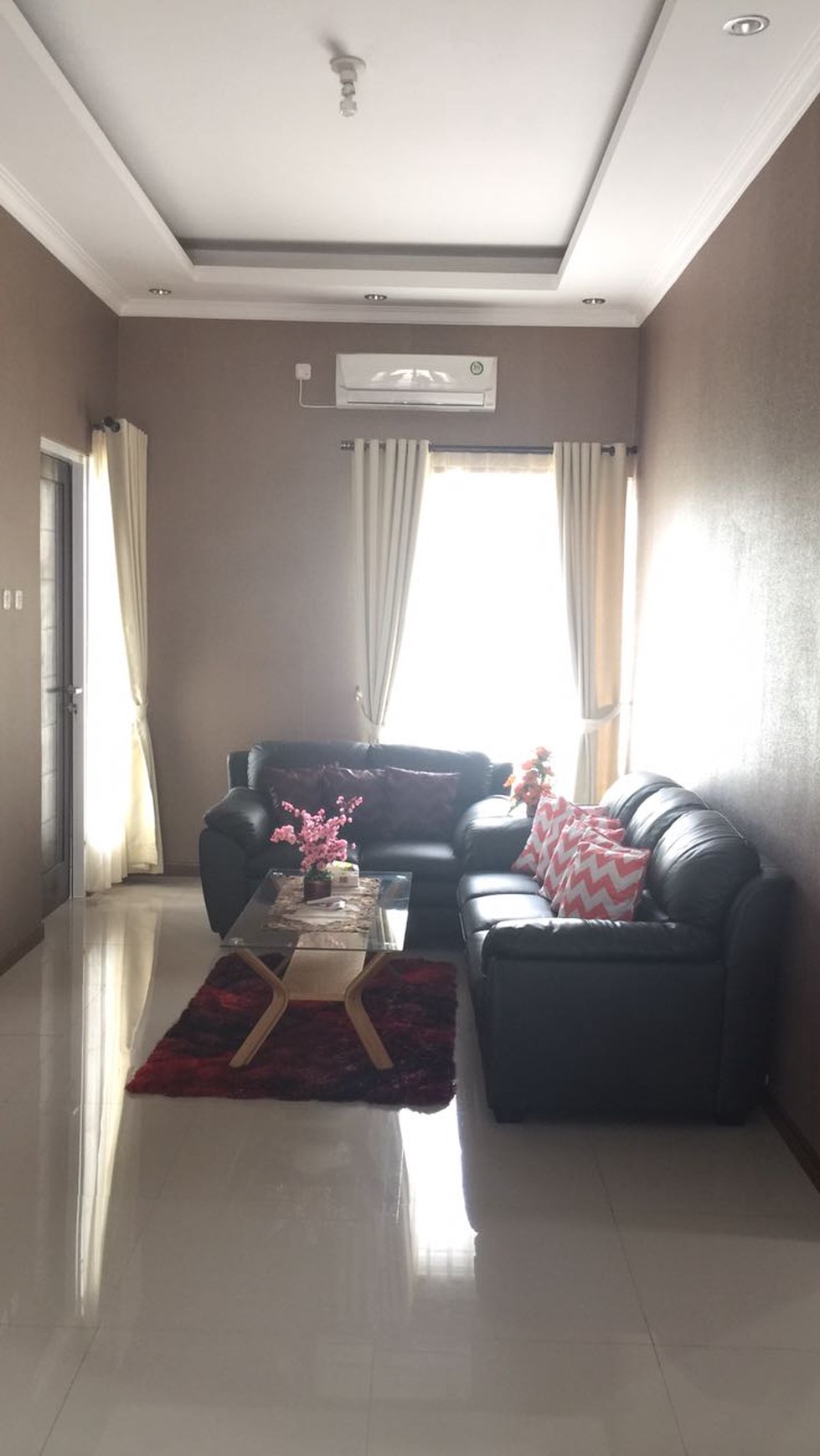 Dijual rumah strategis, areanya sudah ramai, keamanan 24 jam, SHM, Karawaci Kav. Perkebunan.