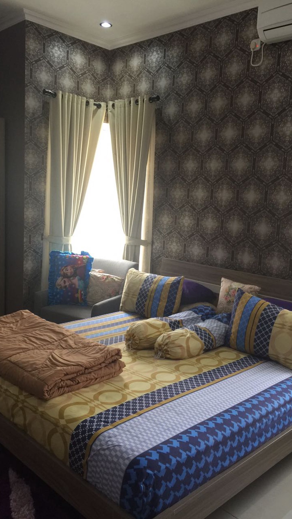 Dijual rumah strategis, areanya sudah ramai, keamanan 24 jam, SHM, Karawaci Kav. Perkebunan.