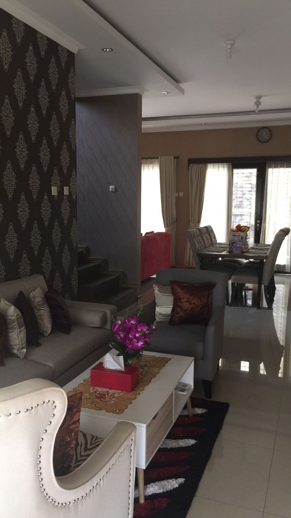 Dijual rumah strategis, areanya sudah ramai, keamanan 24 jam, SHM, Karawaci Kav. Perkebunan.