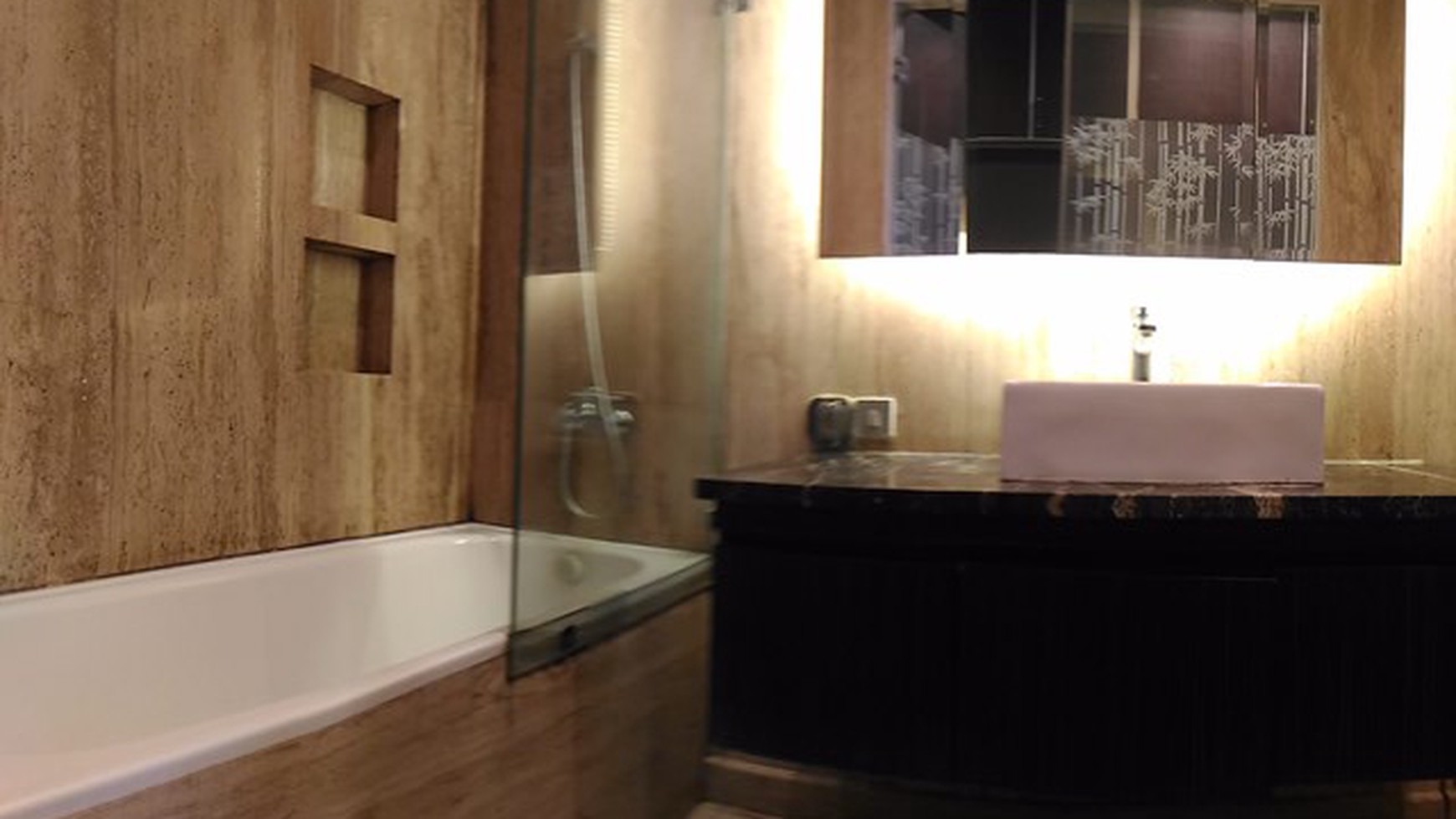 Rumah Cantik dan Bagus di Kebayoran View Bintaro