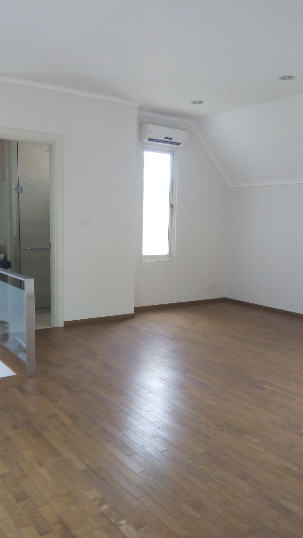 RUMAH DISEWAKAN-JL.PATAL SENAYAN