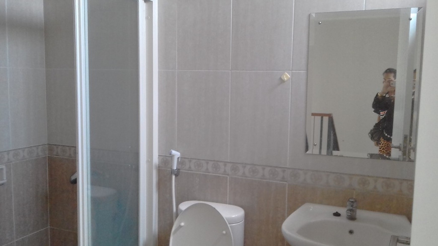 Di Sewa rumah siap huni di kota wisata cibubur