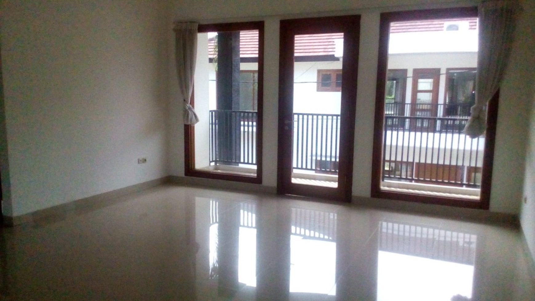 beautiful house in the prime area of Kemang