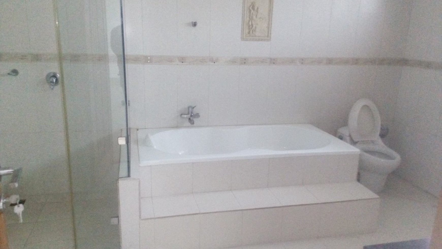 beautiful house in the prime area of Kemang