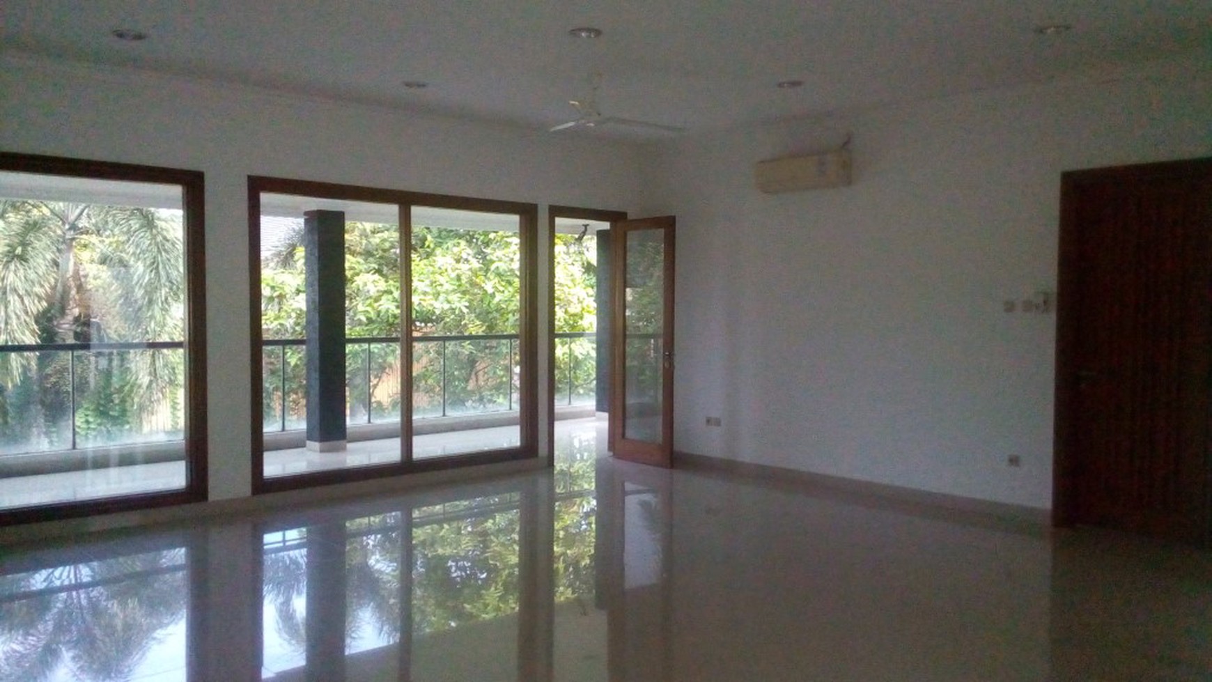beautiful house in the prime area of Kemang