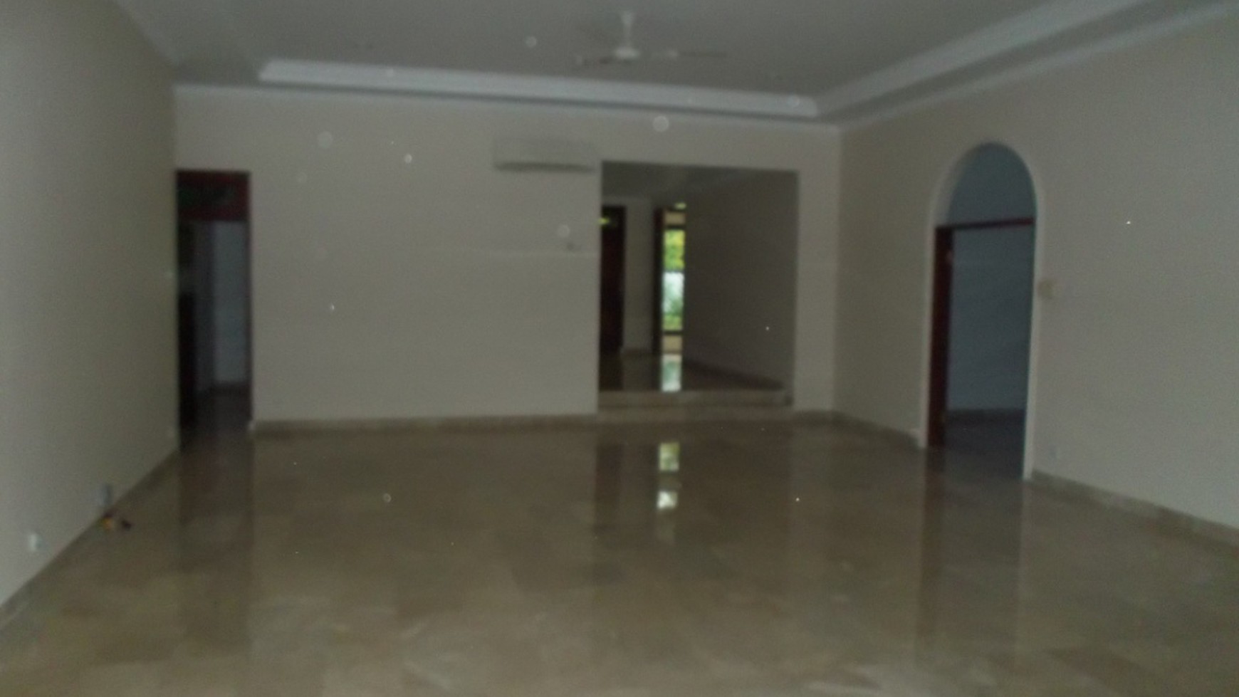 beautiful house in the prime area of Kemang