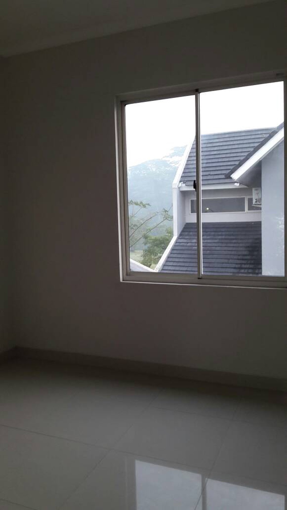 Rumah Minimalis Dalam Cluster Di BSD