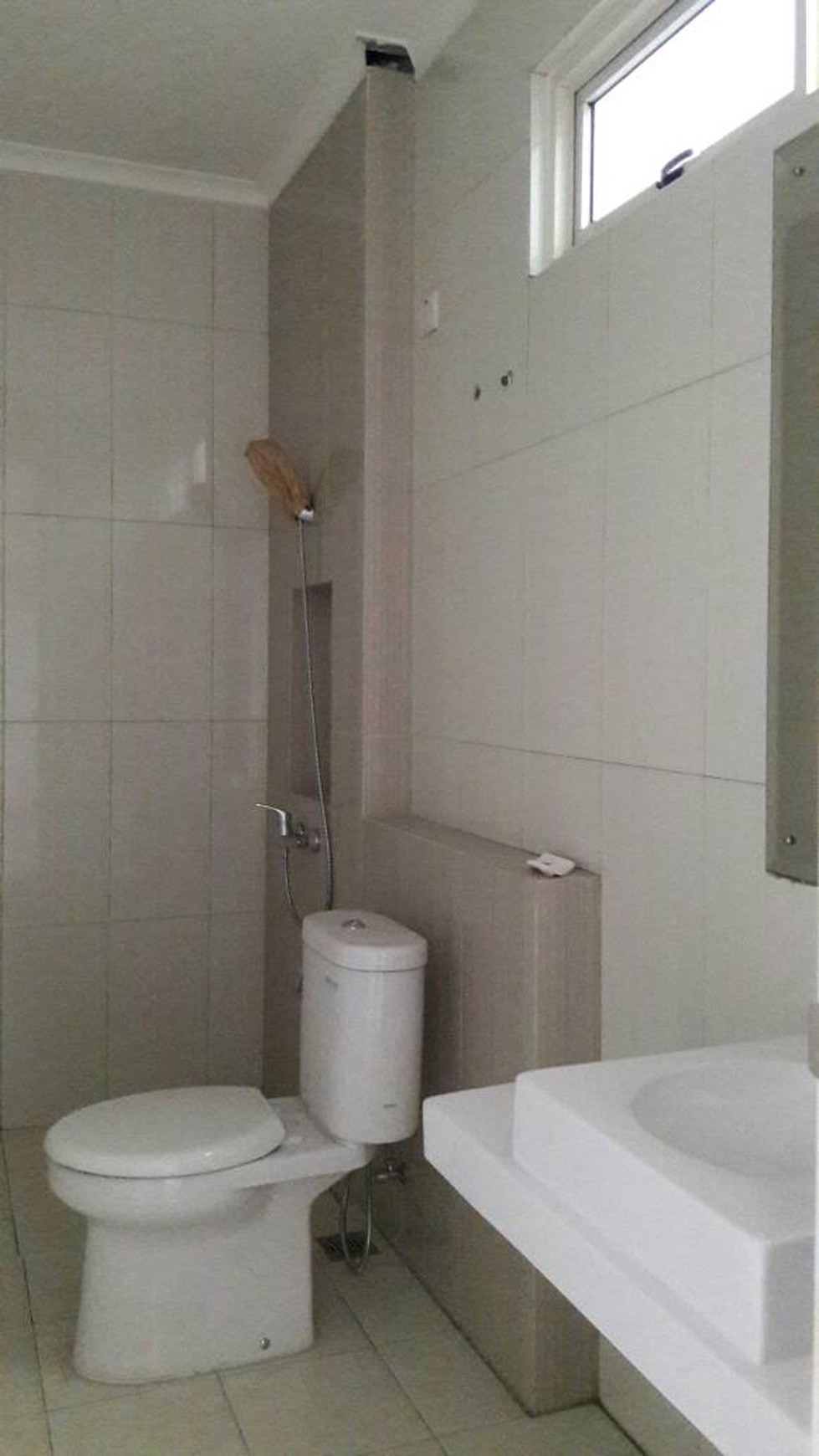 Rumah Minimalis Dalam Cluster Di BSD