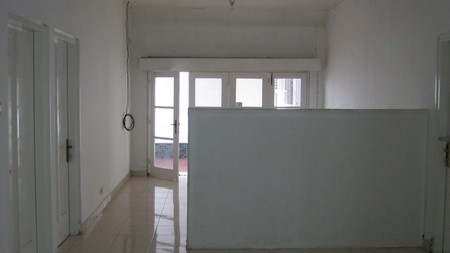 SEWA KEBAYORAN BARU. TERAWAT.  Jalan lebar. Dekat SCBD