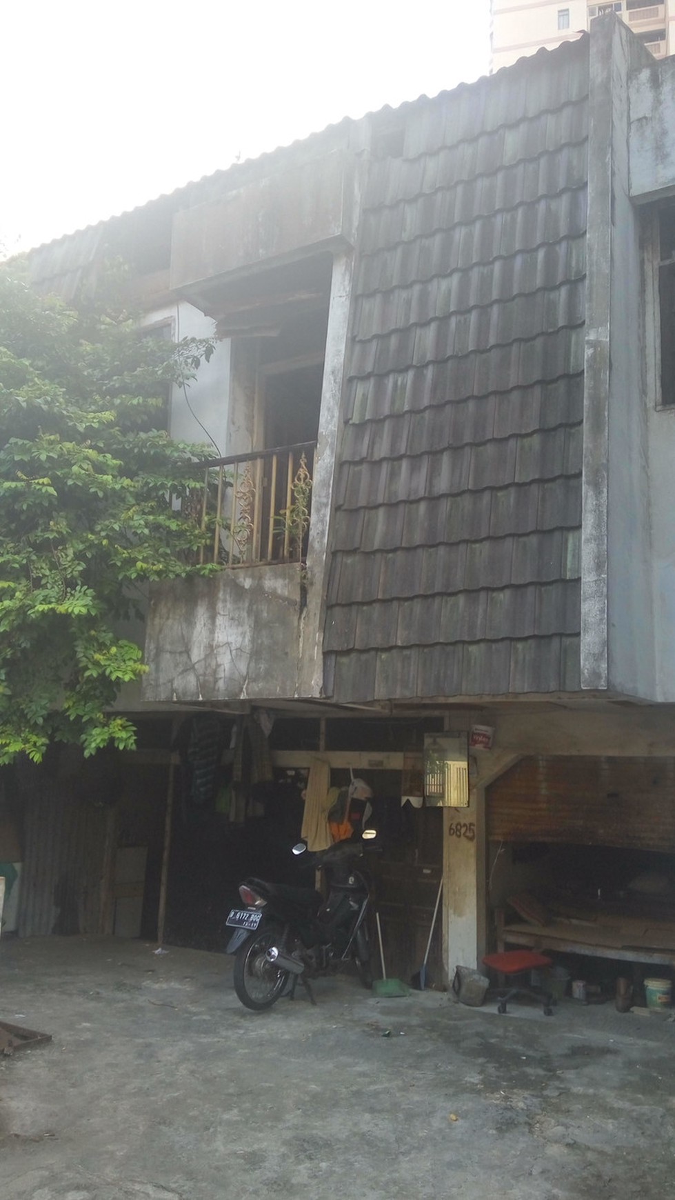 Rumah tua hitung tanah, lokasi ok ,harga nego di kom. BJI Mangga Dua