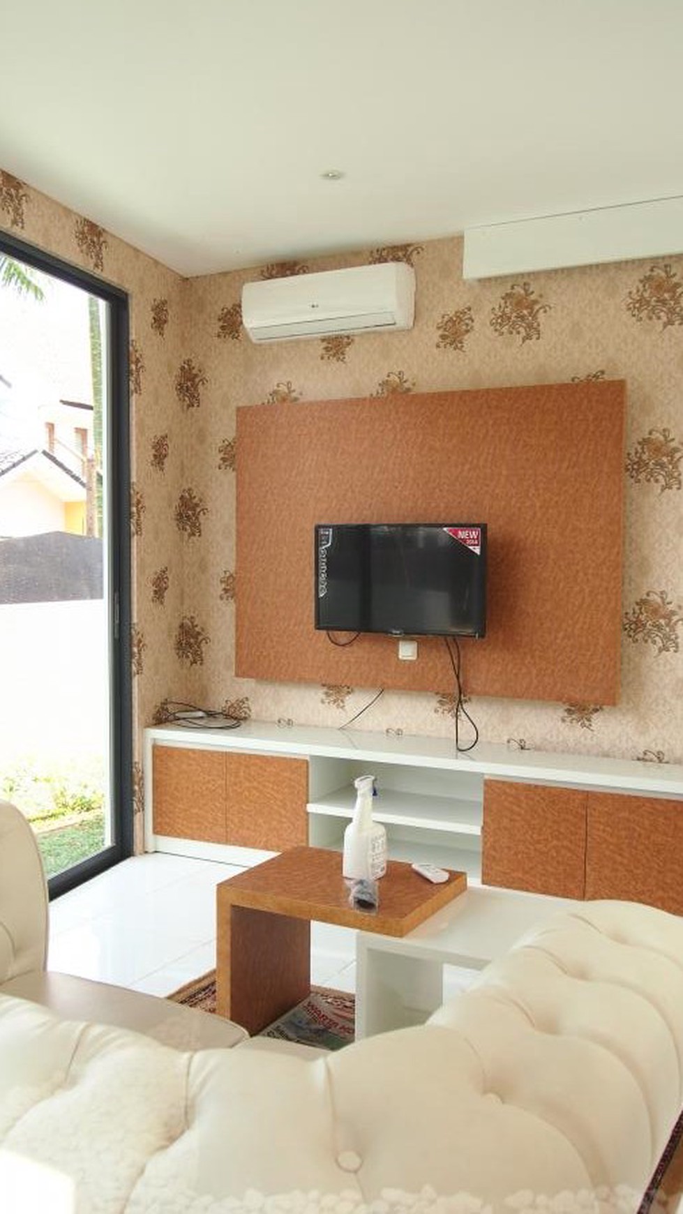 Cluster Terbaru Ozone Town House dengan Interior bergaya Eropa, Veteran, Jakarta Selatan