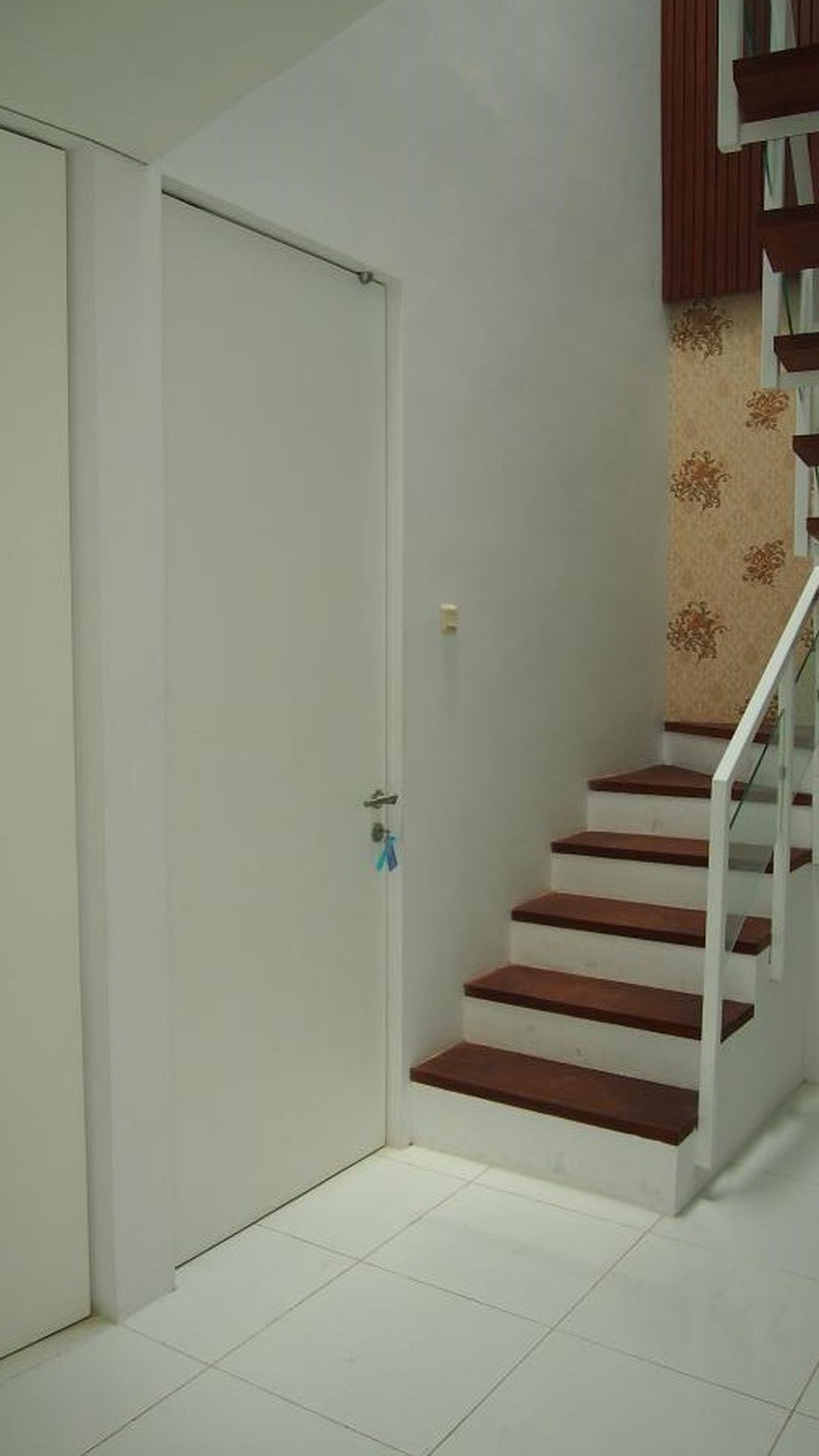 Cluster Terbaru Ozone Town House dengan Interior bergaya Eropa, Veteran, Jakarta Selatan