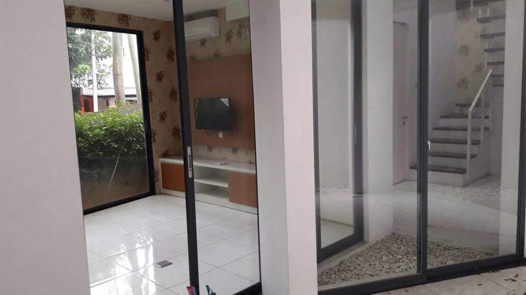 Cluster Terbaru Ozone Town House dengan Interior bergaya Eropa, Veteran, Jakarta Selatan