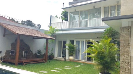 BRIGHT MODERN MINIMALIST HOUSE WITH PRIVATE SWIMMING POOL #20.25.1 #AK