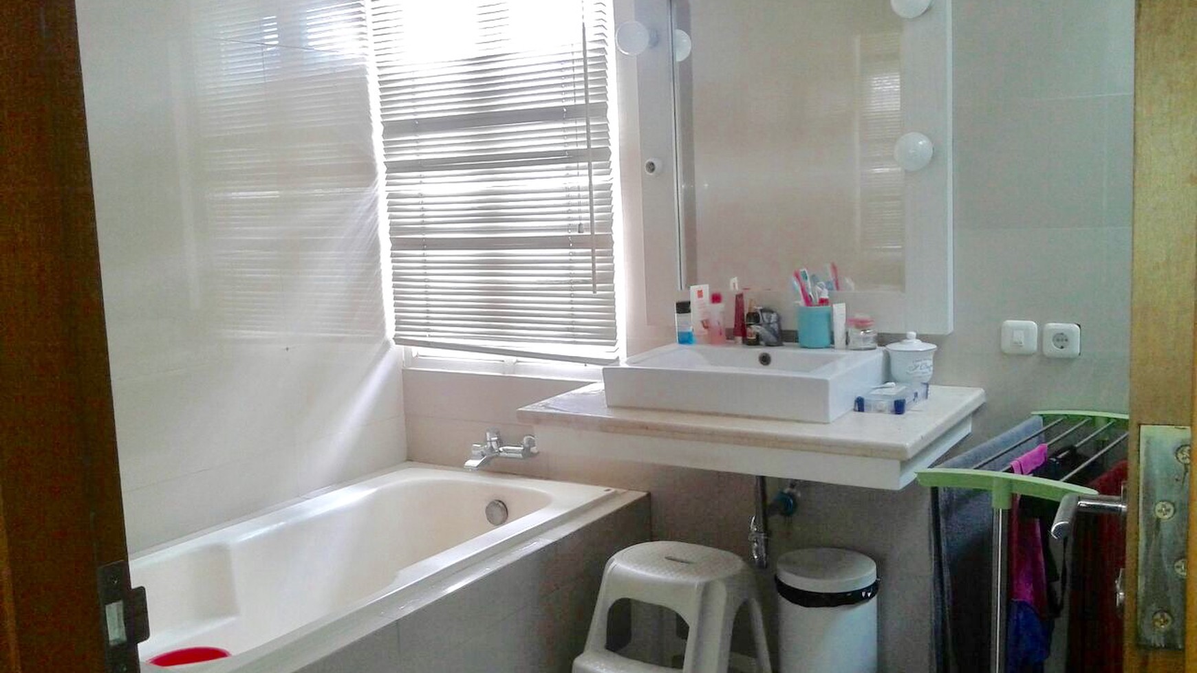 BRIGHT MODERN MINIMALIST HOUSE WITH PRIVATE SWIMMING POOL #20.25.1 #AK