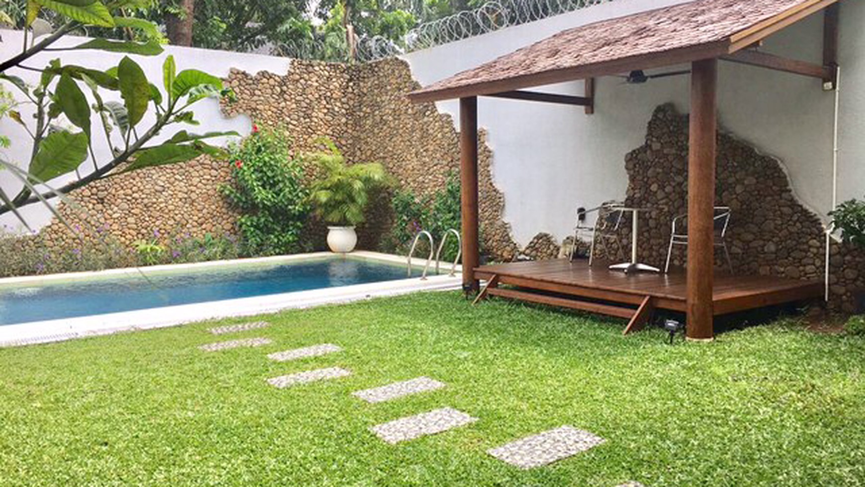 BRIGHT MODERN MINIMALIST HOUSE WITH PRIVATE SWIMMING POOL #20.25.1 #AK