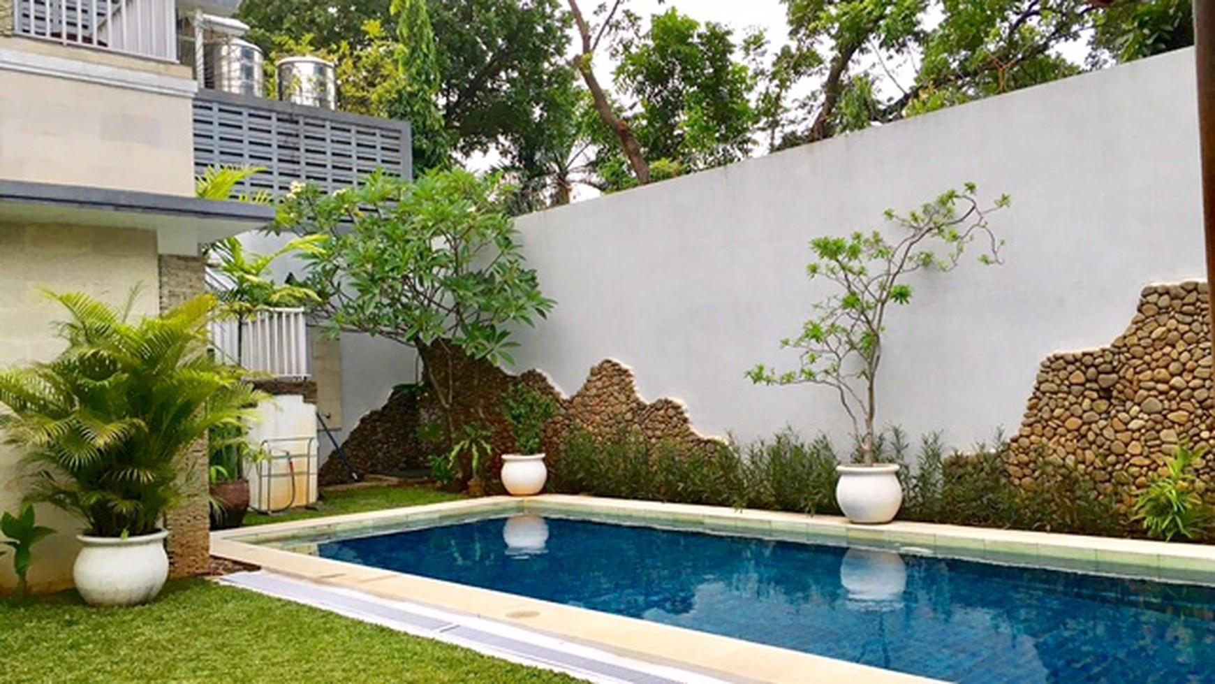 BRIGHT MODERN MINIMALIST HOUSE WITH PRIVATE SWIMMING POOL #20.25.1 #AK